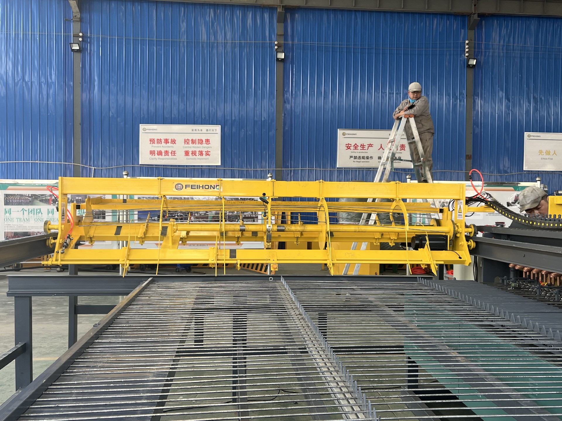 Fence mesh welding machine