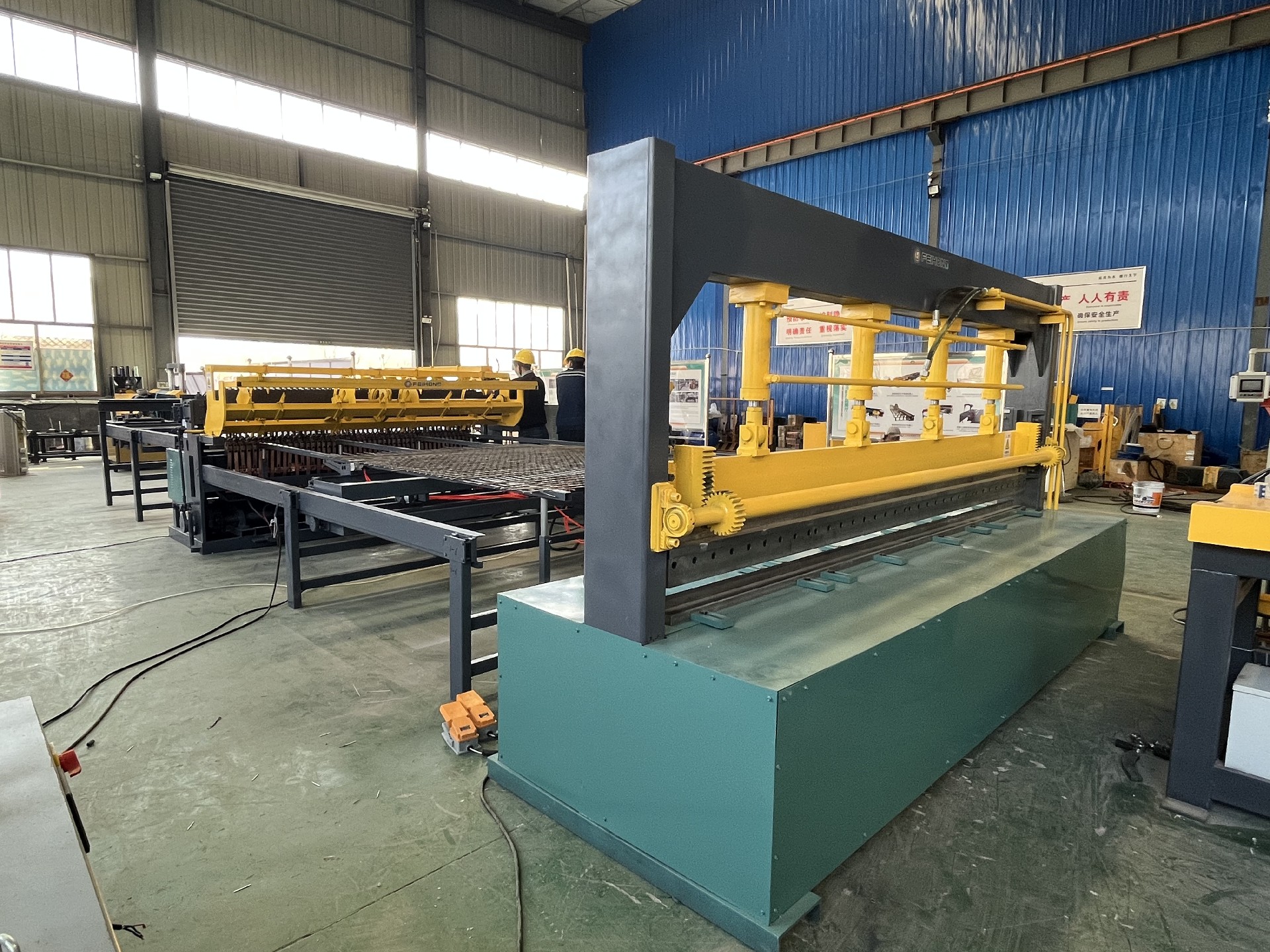 Fence mesh welding machine