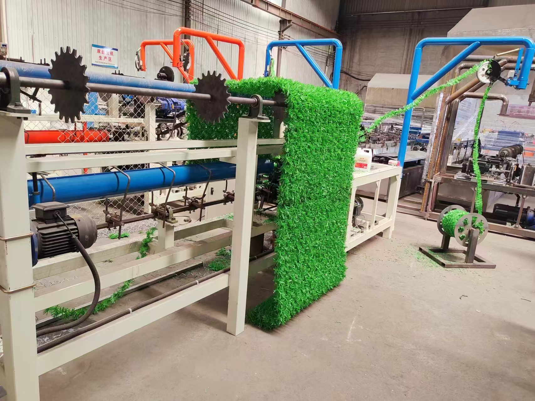 Grass mesh making machine