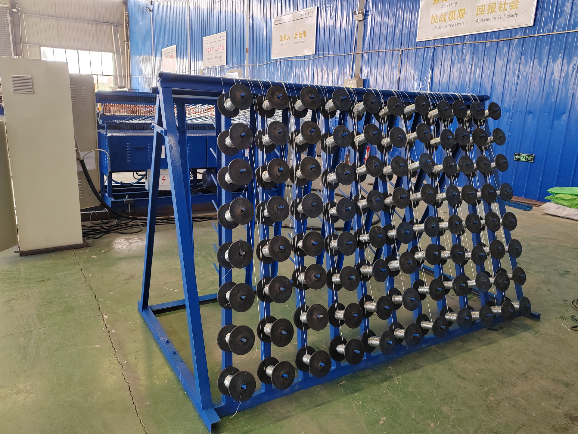 Rolling mesh welding machine